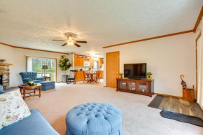Serene Zanesville Getaway Hot Tub, 2 Decks!